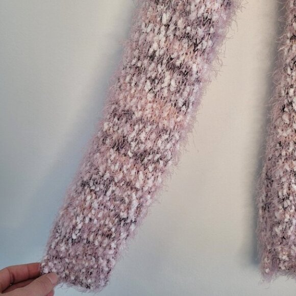 SO Pink & White Fuzzy Eyelash V-Neck Sweater Size Medium - Picture 5 of 11